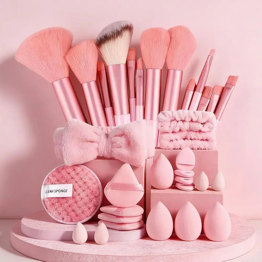 Kit de 33 Piezas de Herramientas de Maquillaje Profesional, Juego de Brochas de Maquillaje Suaves y Esponjosas para Base, Rubor, Cejas y Sombra de Ojos, con Diadema y Muñequera Rosas.