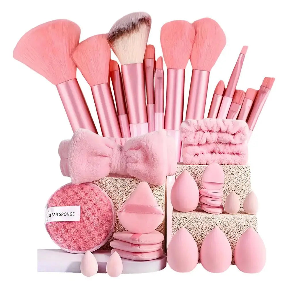 Kit de 33 Piezas de Herramientas de Maquillaje Profesional, Juego de Brochas de Maquillaje Suaves y Esponjosas para Base, Rubor, Cejas y Sombra de Ojos, con Diadema y Muñequera Rosas.