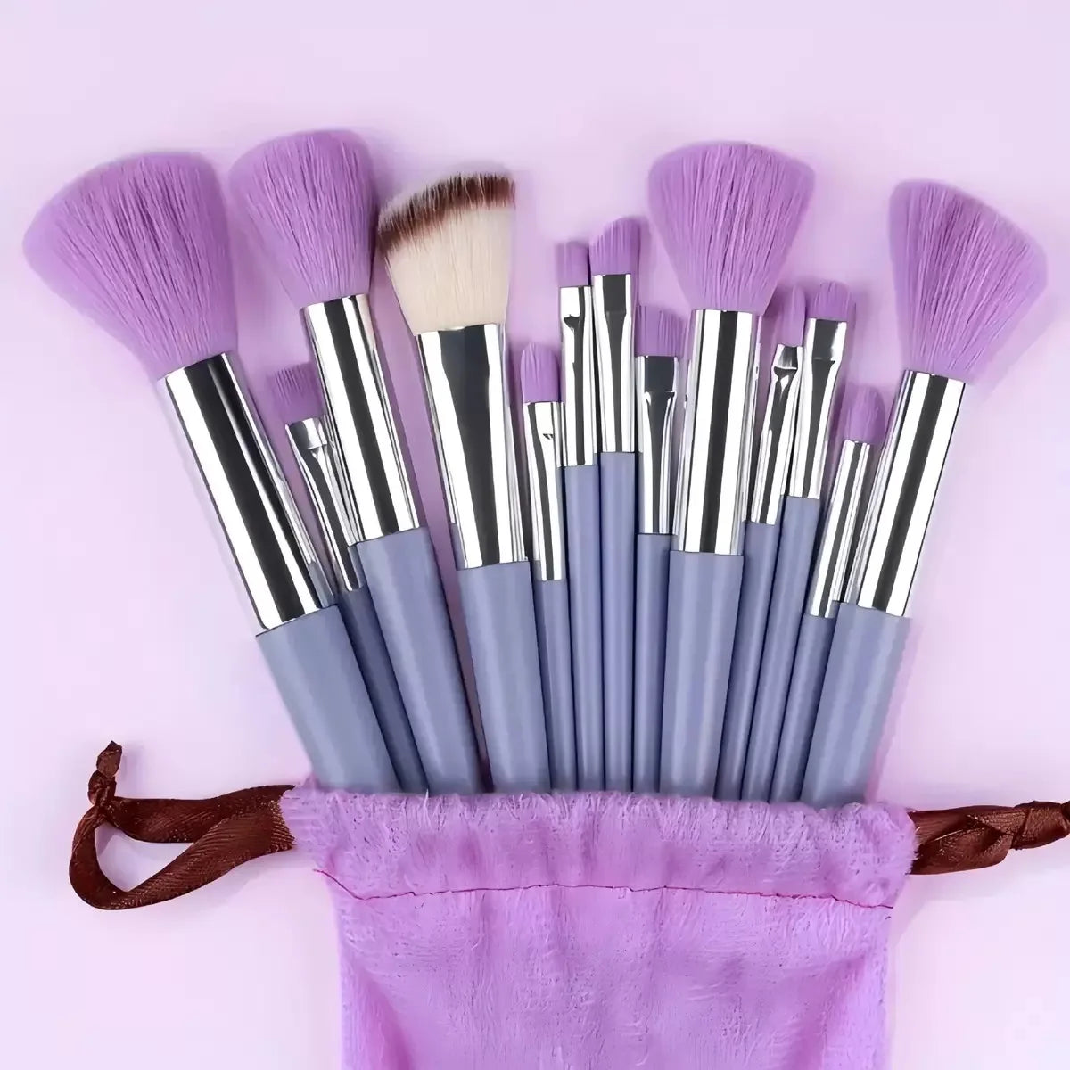 Kit de 33 Piezas de Herramientas de Maquillaje Profesional, Juego de Brochas de Maquillaje Suaves y Esponjosas para Base, Rubor, Cejas y Sombra de Ojos, con Diadema y Muñequera Rosas.